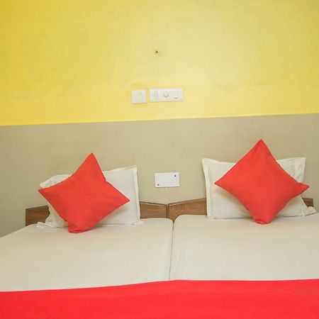 Oyo 44995 Royal Park Hotel Māldah Kültér fotó